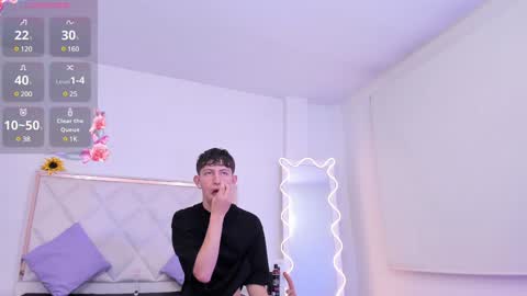 Snapshot of aron_tay chatting on December 5, 3:15 am  your aron  online show from December 5, 3:15 am