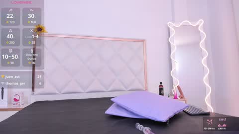 Snapshot of aron_tay chatting on December 16, 6:32 am  your aron  online show from December 16, 6:32 am