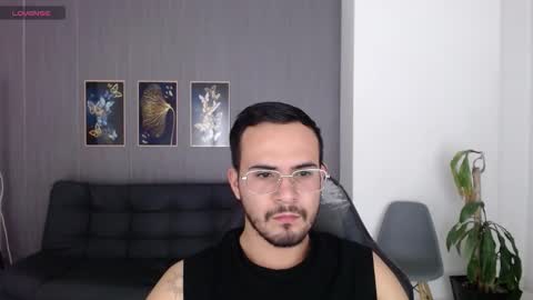 Snapshot of arontrey21_ chatting on September 14, 7:13 pm Adrian online show from September 14, 7:13 pm