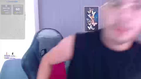 Snapshot of arontrey21_ chatting on September 16, 8:43 pm Adrian online show from September 16, 8:43 pm