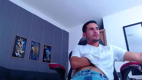 Snapshot of arontrey21_ chatting on September 29, 8:57 pm Adrian online show from September 29, 8:57 pm