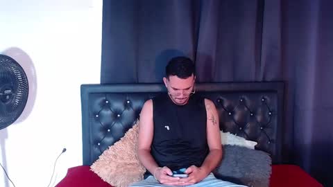 Snapshot of arontrey21_ chatting on October 12, 7:35 pm Adrian online show from October 12, 7:35 pm