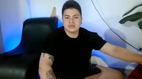 aroon_1923 online show from April 8, 2:33 am