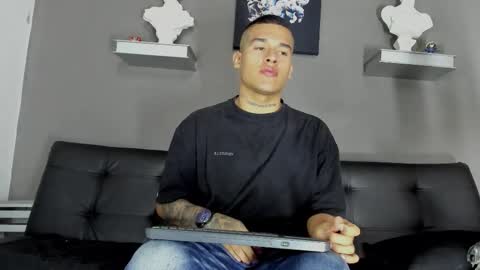 Snapshot of aroon_fit chatting on February 3, 11:59 am AROON HOT online show from February 3, 11:59 am