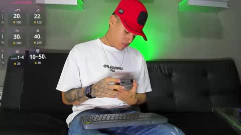 Snapshot of aroon_fit chatting on February 12, 7:42 pm AROON HOT online show from February 12, 7:42 pm