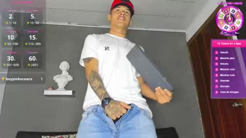 Snapshot of aroon_fit chatting on February 13, 10:39 pm AROON HOT online show from February 13, 10:39 pm