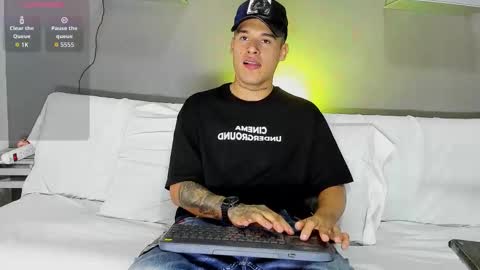 Snapshot of aroon_fit chatting on February 19, 9:22 pm AROON HOT online show from February 19, 9:22 pm