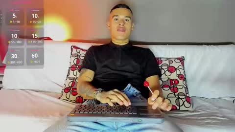 Snapshot of aroon_fit chatting on March 1, 1:29 am AROON HOT online show from March 1, 1:29 am