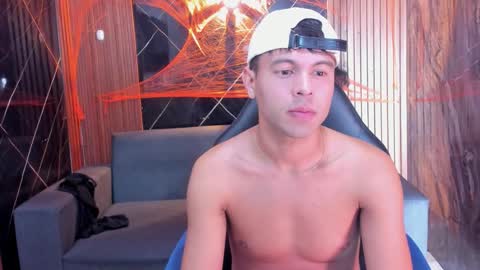 Aroon   online show from October 30, 8:31 pm