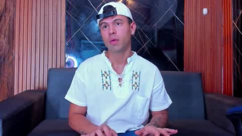 Aroon   online show from November 3, 7:59 pm