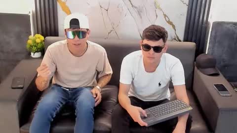 Aroon   online show from April 11, 4:06 am