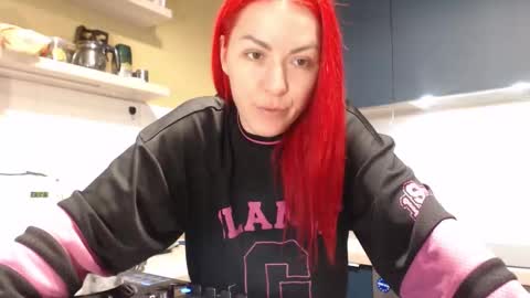 arri_ella online show from December 5, 12:30 am