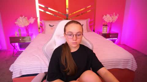 arrinawair online show from October 9, 7:50 am