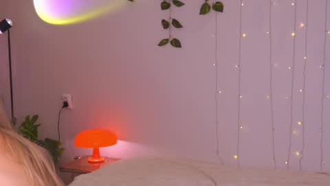 Snapshot of artease chatting on September 19, 4:36 am Arti  Next Streams -  online show from September 19, 4:36 am