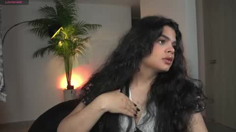 Snapshot of artechloe chatting on May 3, 12:27 am Chloe online show from May 3, 12:27 am