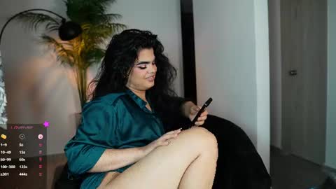 Chloe  online show from June 20, 2:25 am