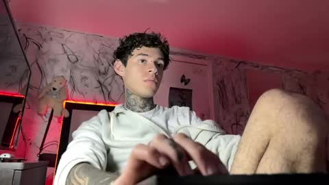   online show from February 11, 9:25 pm