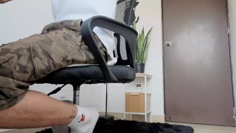 Snapshot of arteemiis chatting on May 13, 3:42 pm online show from May 13, 3:42 pm