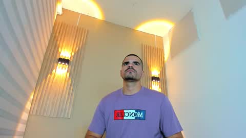 Snapshot of arthur_howard chatting on December 22, 3:47 am arthur_howard online show from December 22, 3:47 am