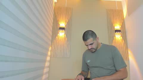 Snapshot of arthur_howard chatting on January 6, 3:43 am arthur_howard online show from January 6, 3:43 am