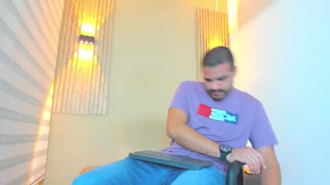 Snapshot of arthur_howard chatting on January 13, 3:56 am arthur_howard online show from January 13, 3:56 am