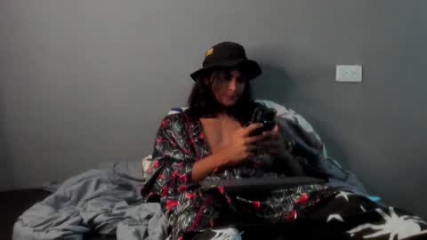 Snapshot of arthur_hunter chatting on February 7, 4:06 am I AM HERE online show from February 7, 4:06 am