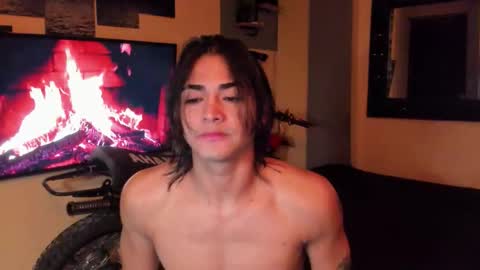 Snapshot of arthur_hunter chatting on February 3, 3:26 am I AM HERE online show from February 3, 3:26 am