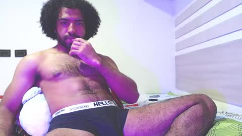 Snapshot of arthur_jamess chatting on December 19, 10:53 pm arthur_jamess online show from December 19, 10:53 pm