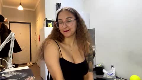 Snapshot of arthurmomaya chatting on February 17, 3:29 pm Mia online show from February 17, 3:29 pm