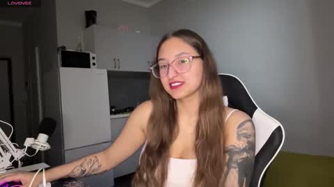 Snapshot of arthurmomaya chatting on February 19, 4:25 pm Mia online show from February 19, 4:25 pm