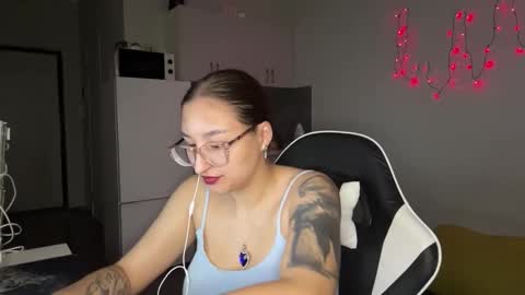 Snapshot of arthurmomaya chatting on February 23, 6:05 pm Mia online show from February 23, 6:05 pm