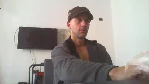 Snapshot of artur833 chatting on October 26, 9:37 am artur833 online show from October 26, 9:37 am