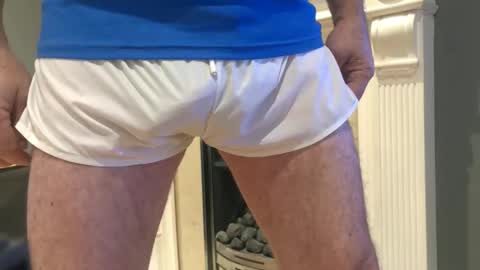 Snapshot of artybee chatting on October 19, 10:27 am artybee online show from October 19, 10:27 am