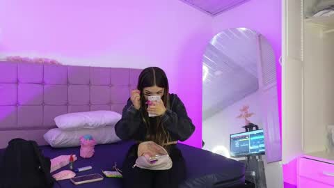 arycooper_ online show from May 1, 12:32 pm