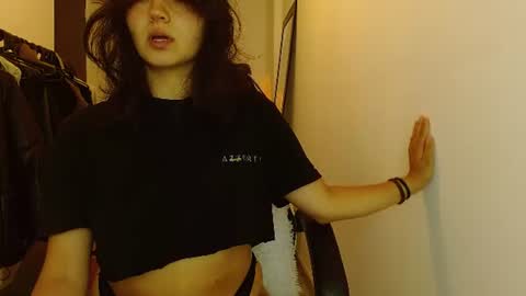 Snapshot of asaray_t chatting on July 9, 11:42 pm Saray online show from July 9, 11:42 pm
