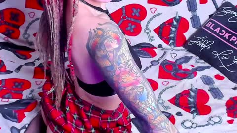 Ash online show from December 5, 5:17 pm