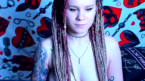 Ash online show from December 11, 9:01 pm