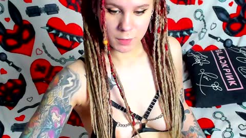 Ash online show from December 18, 9:18 pm