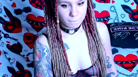 Ash online show from December 24, 9:44 pm