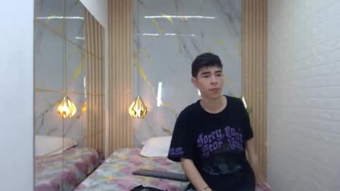 Snapshot of ash_kai chatting on June 22, 8:39 pm ash_kai online show from June 22, 8:39 pm
