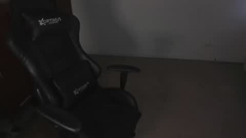 Snapshot of ash_smith1 chatting on December 12, 10:31 pm ash_smith1 online show from December 12, 10:31 pm