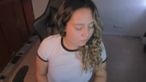 ash_smith1 online show from February 12, 8:37 pm