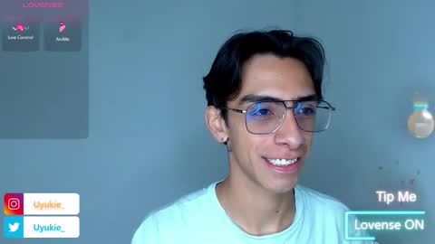 Ash online show from December 3, 2:52 am