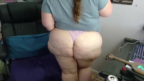Snapshot of ashbashgirl chatting on March 22, 9:18 pm SweetAshCheeks online show from March 22, 9:18 pm
