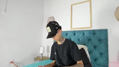 Snapshot of asher_lux chatting on July 18, 7:39 pm Asher online show from July 18, 7:39 pm