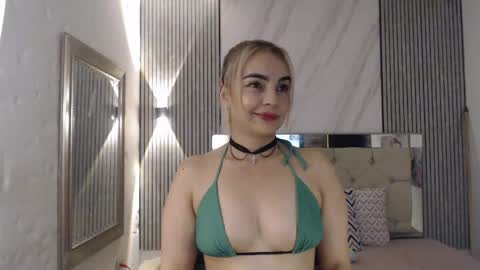 ashley__tylor online show from April 13, 2:39 am
