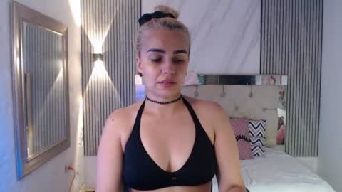 Snapshot of ashley__tylor chatting on June 12, 7:02 pm ashley__tylor online show from June 12, 7:02 pm