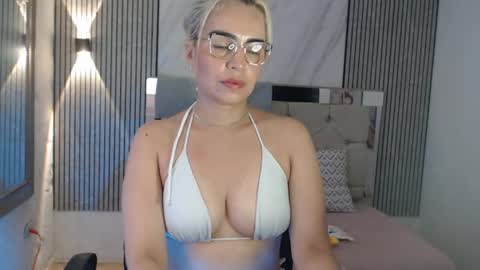 Snapshot of ashley__tylor chatting on July 28, 4:50 pm ashley__tylor online show from July 28, 4:50 pm