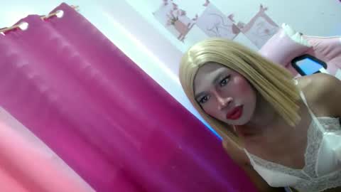 Snapshot of ashley_cummer chatting on May 27, 2:52 am ashley_cummer online show from May 27, 2:52 am