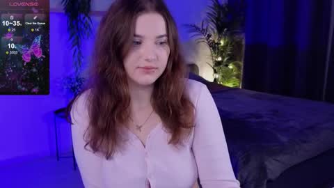 Snapshot of ashley_glen chatting on October 18, 7:53 am online show from October 18, 7:53 am